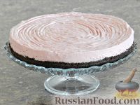 Сливочно-малиновый торт без выпечки