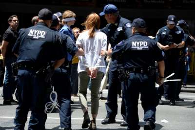CNN: в Нью-Йорке задержали 70 человек, недовольных освещением климатических изменений