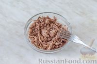 Салат с тунцом, огурцами и крекерами