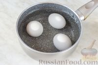 Салат с тунцом, огурцами и крекерами