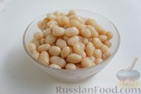 Рыбный салат с фасолью и маринованным огурцом